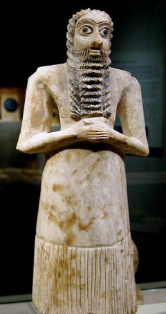 Standing male worshipper. Alabaster, shell and limestone. Sumeria 2,750-2,600. BCE. photo: Rosemania.